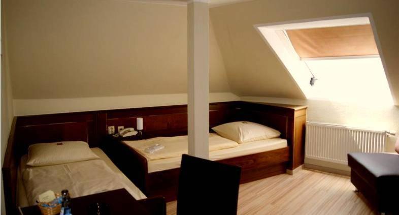 Hotel Am Wilhelmsplatz สตุตการ์ต ภายนอก รูปภาพ