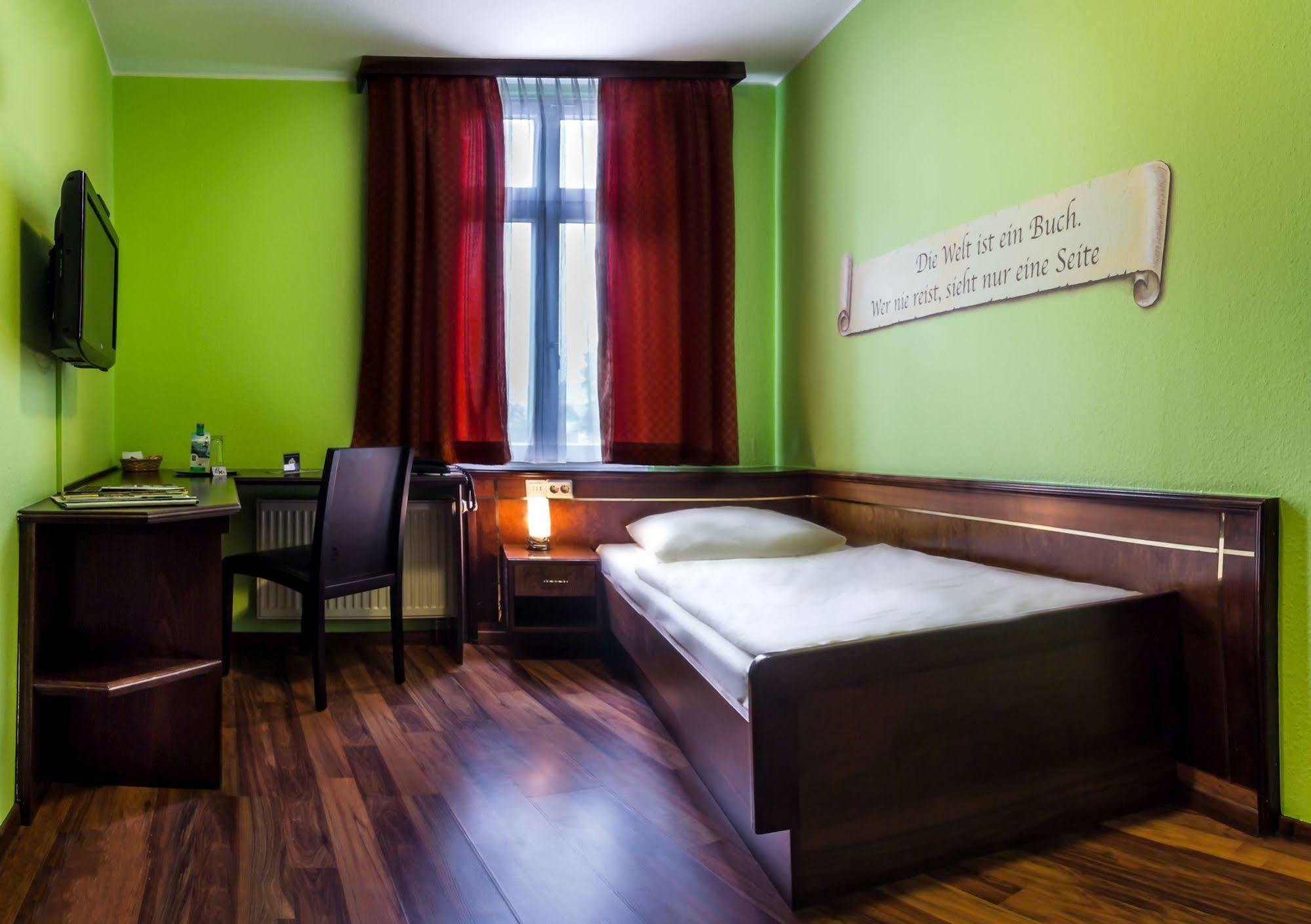 Hotel Am Wilhelmsplatz สตุตการ์ต ภายนอก รูปภาพ