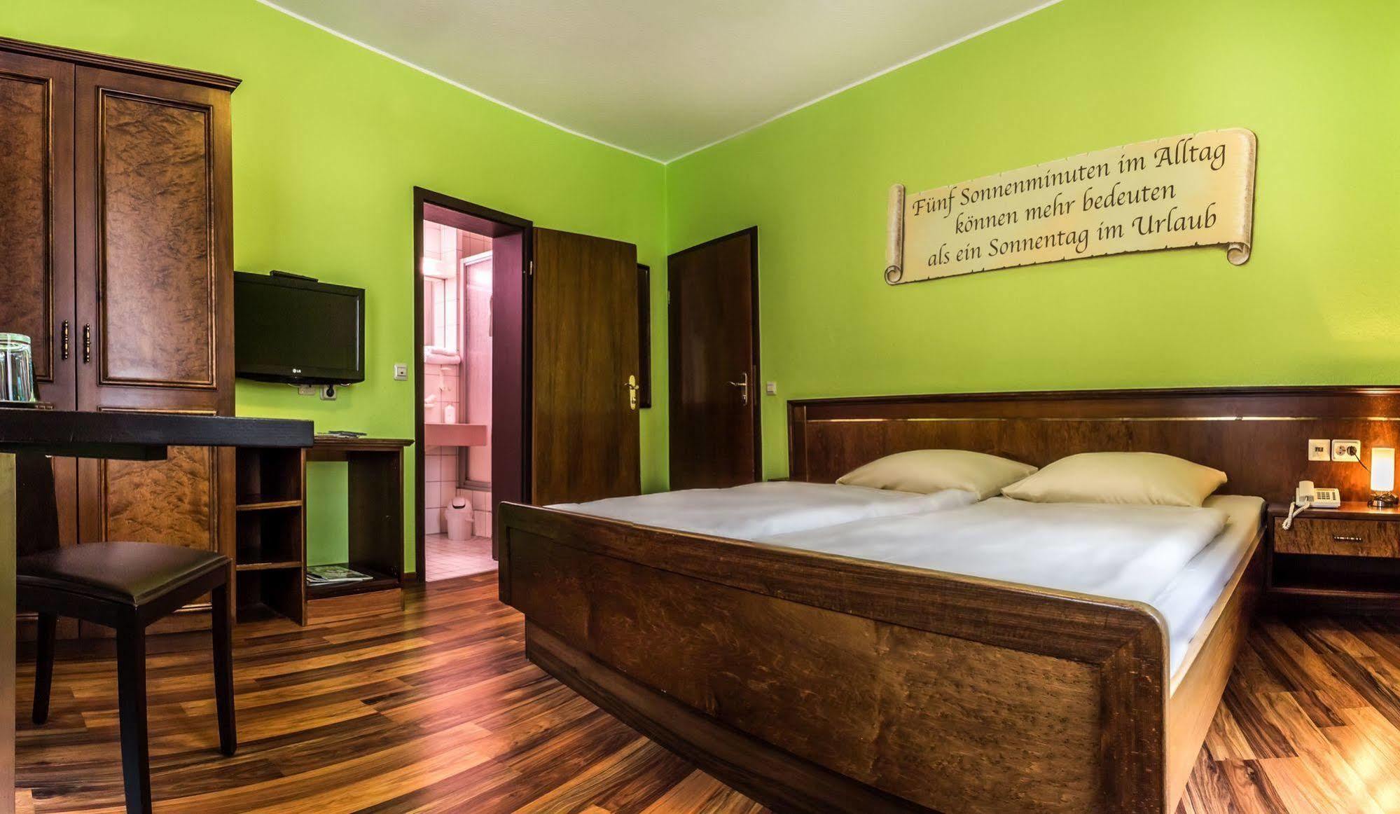 Hotel Am Wilhelmsplatz สตุตการ์ต ภายนอก รูปภาพ