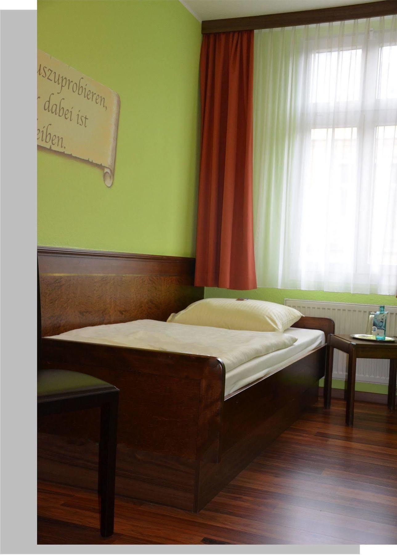 Hotel Am Wilhelmsplatz สตุตการ์ต ภายนอก รูปภาพ
