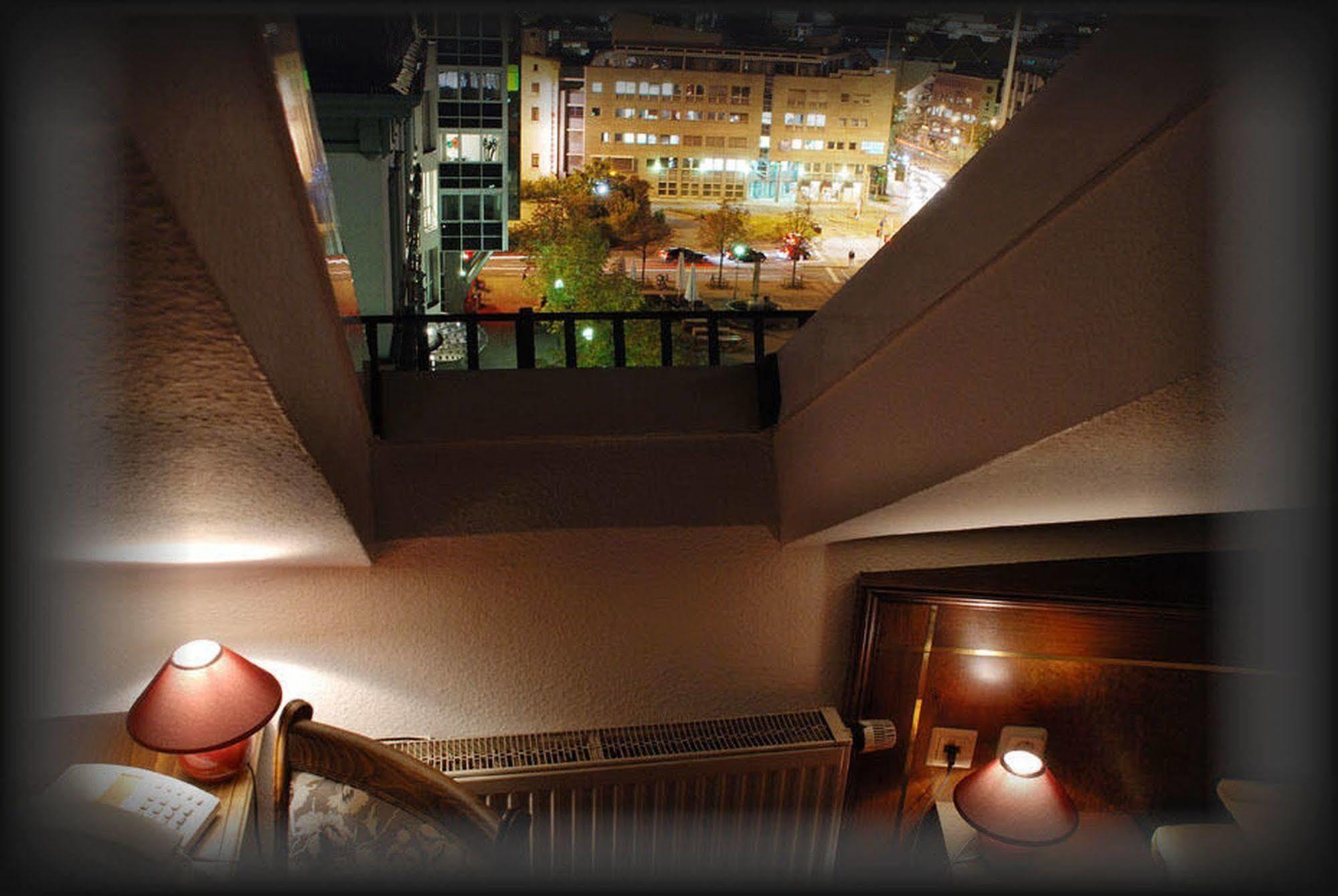 Hotel Am Wilhelmsplatz สตุตการ์ต ภายนอก รูปภาพ