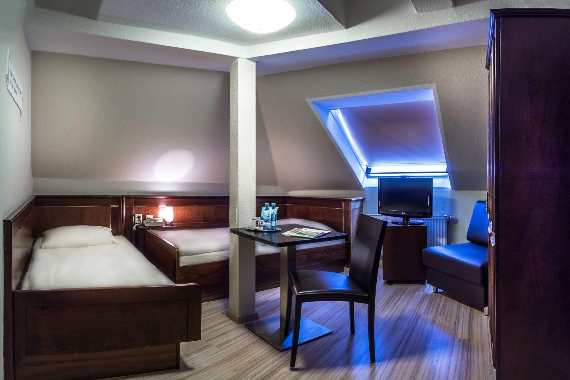 Hotel Am Wilhelmsplatz สตุตการ์ต ภายนอก รูปภาพ