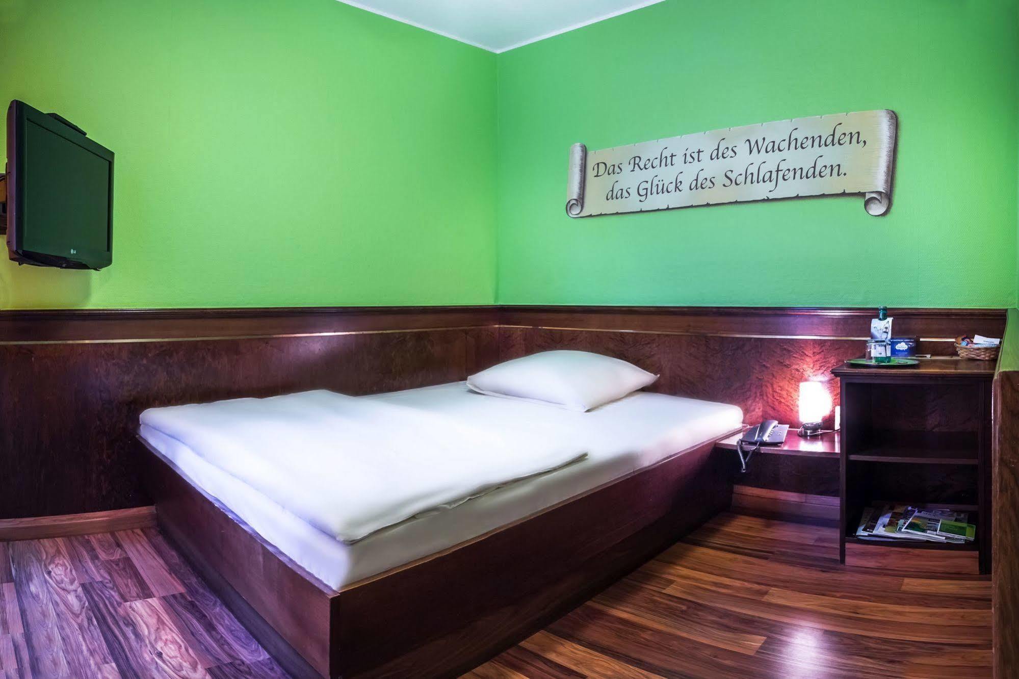 Hotel Am Wilhelmsplatz สตุตการ์ต ภายนอก รูปภาพ