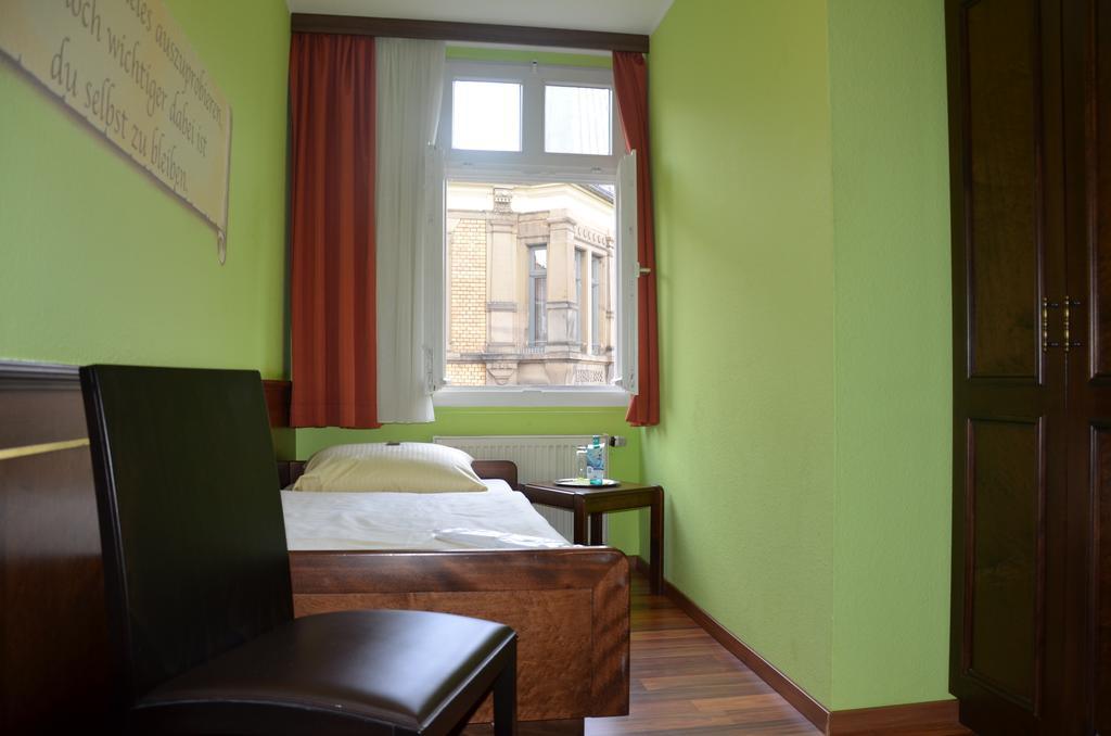 Hotel Am Wilhelmsplatz สตุตการ์ต ห้อง รูปภาพ